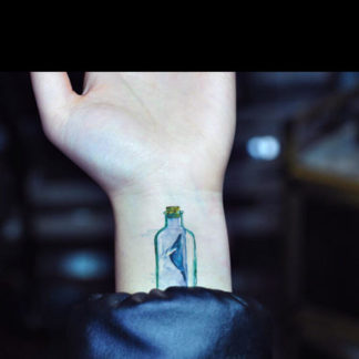 Faux tatouage bouteille mer baleine
