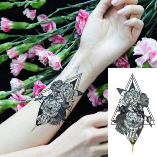 Faux tatouage fleur et geometrie