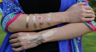 Tattoo dentelle doré et bracelet rose