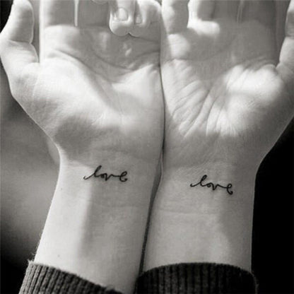 Tattoo ecriture Love