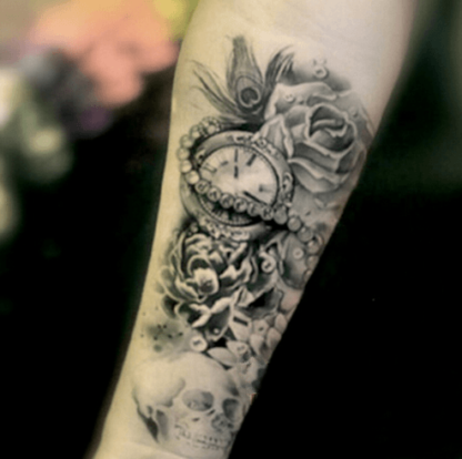 Tatouage ephemere fleur rose horloge avant bras