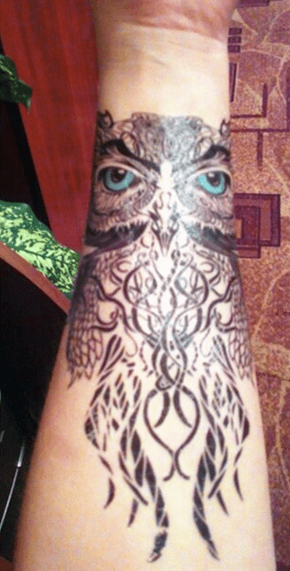 Faux tatouage hibou yeux bleu tribal